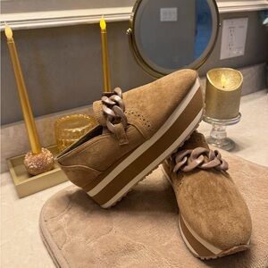 Pierre Dumas Camel Suede Platform Loafers w/ Chain – Size 7 – Worn Once